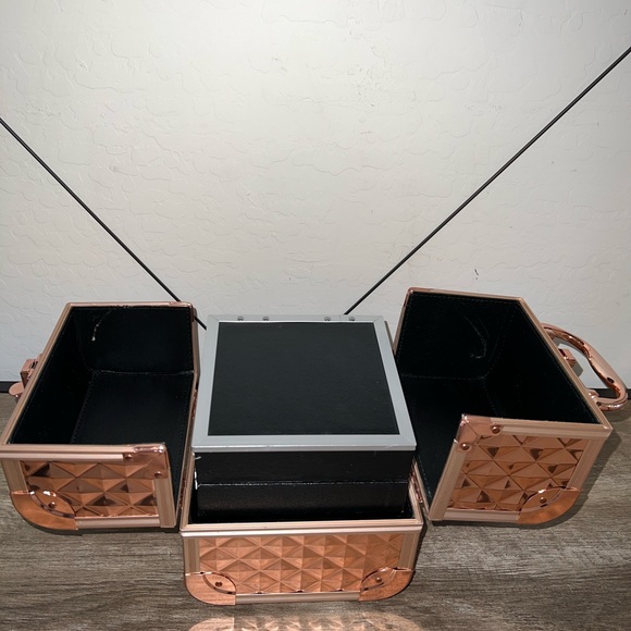 🚫Sold🚫Impressions Makeup Case Rose Gold - Picture 5 of 8